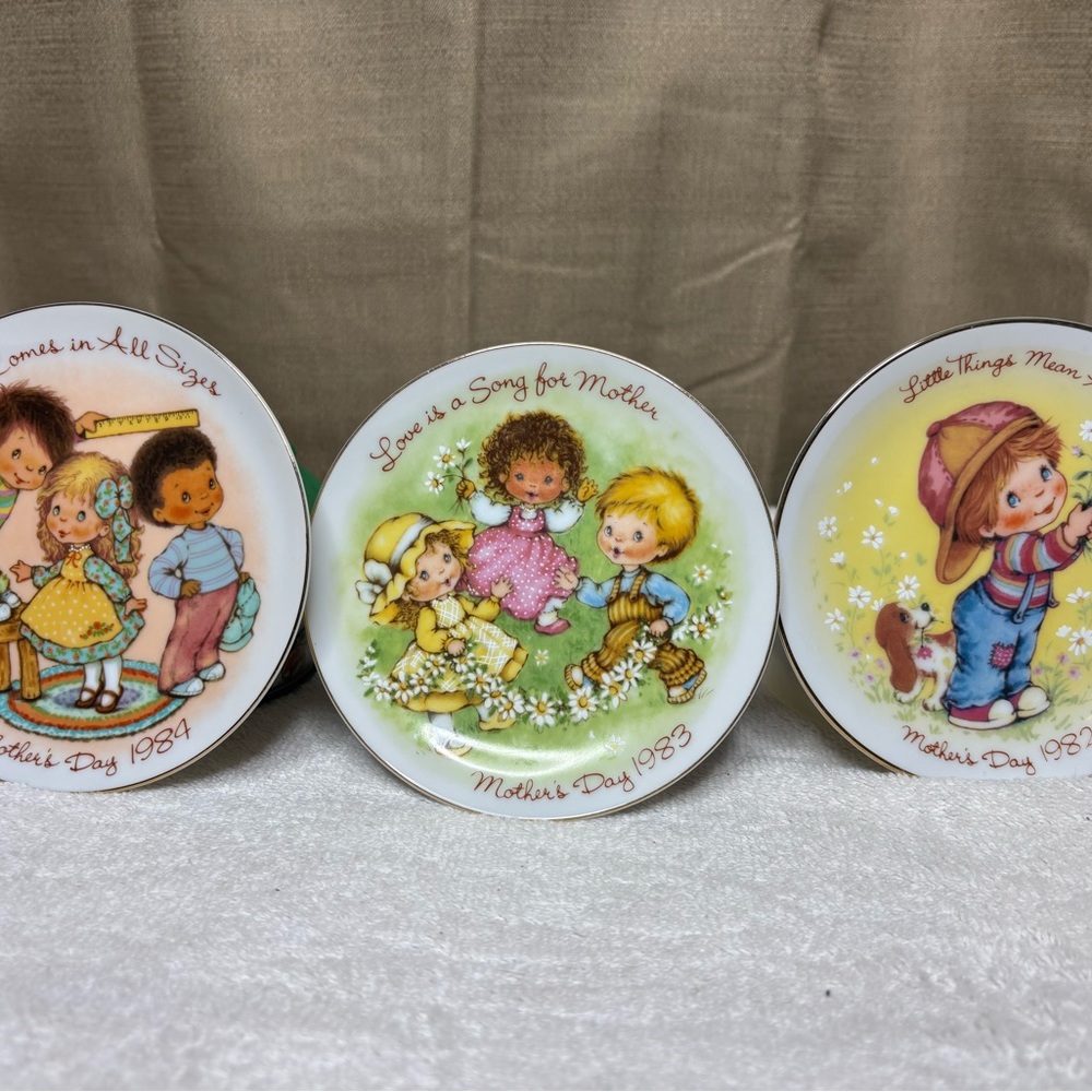Avon Collectible Mother's Day Plates - Multicolor